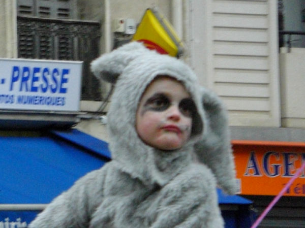 05 カーニバルで仮装したフランス人 外国人 男の子の写真画像 フランス パリのフリー無料写真素材集 人物 動物